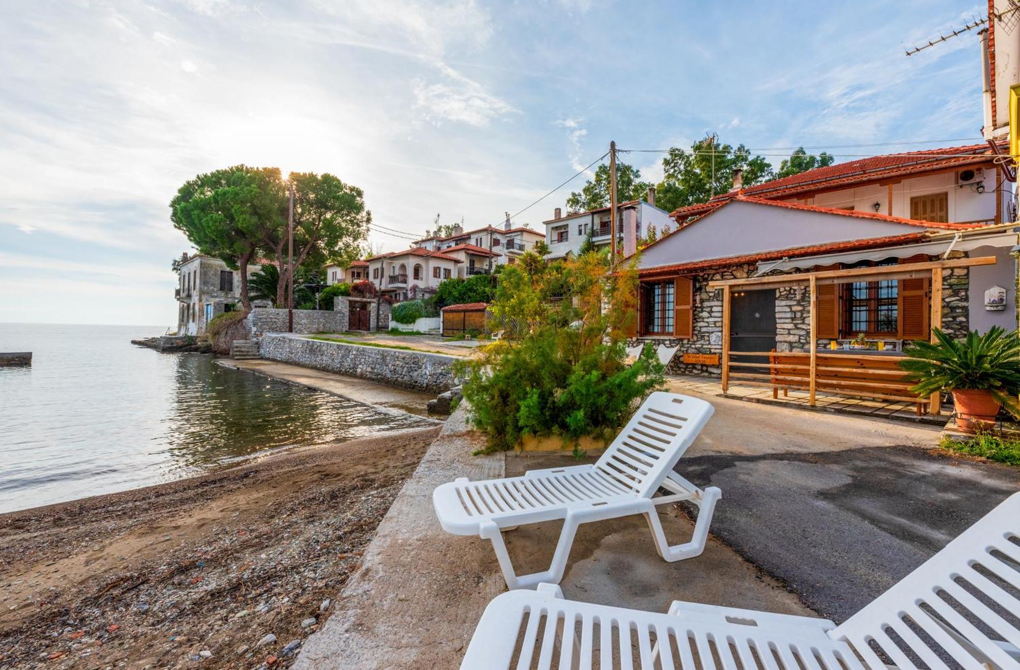The Sea Front Fisherman's House Дом отдыха *